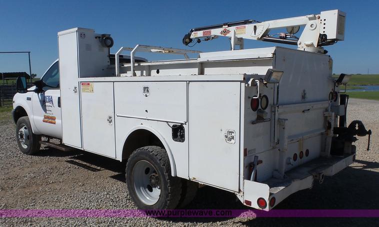 image for item L6352 2003 Ford F550 service truck with crane