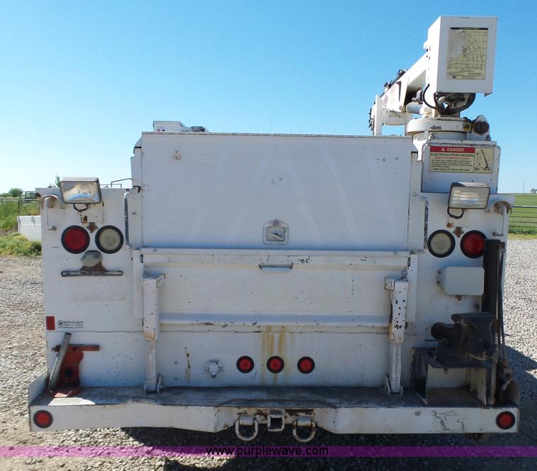 image for item L6352 2003 Ford F550 service truck with crane