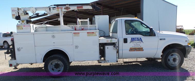 image for item L6352 2003 Ford F550 service truck with crane