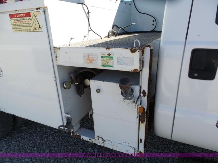 image for item L6352 2003 Ford F550 service truck with crane