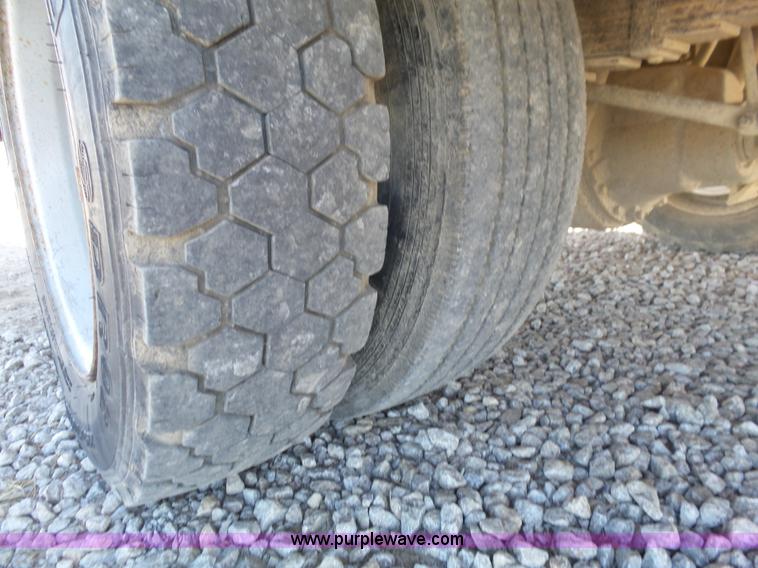 image for item L6352 2003 Ford F550 service truck with crane