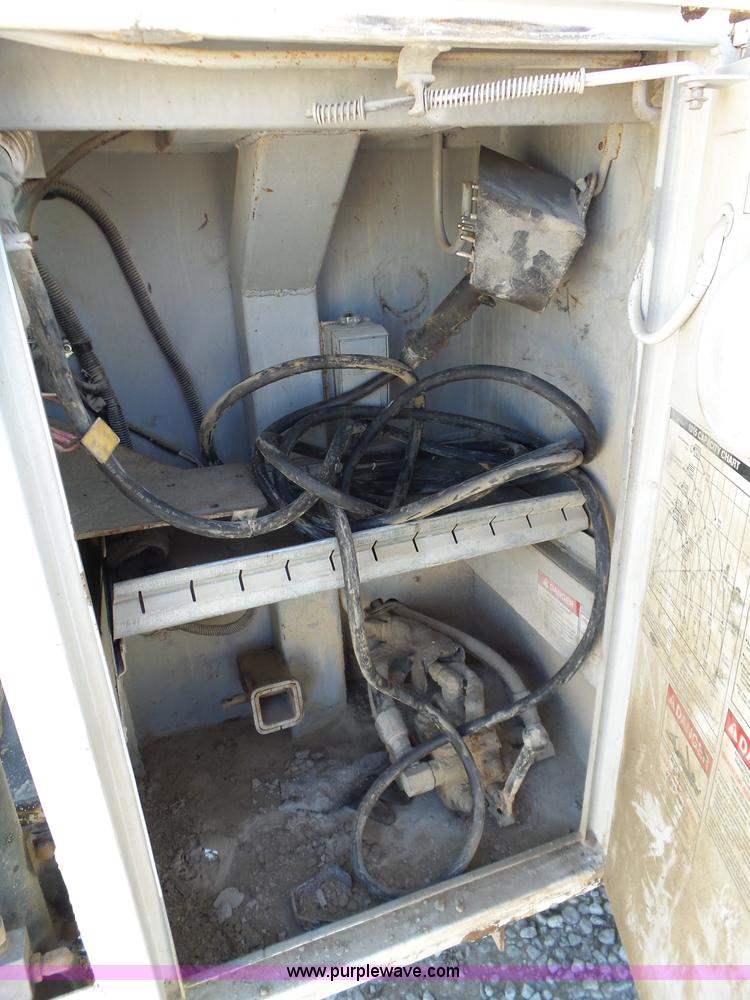 image for item L6352 2003 Ford F550 service truck with crane