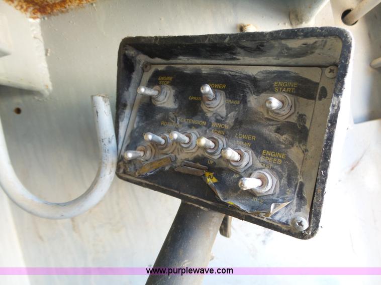 image for item L6352 2003 Ford F550 service truck with crane