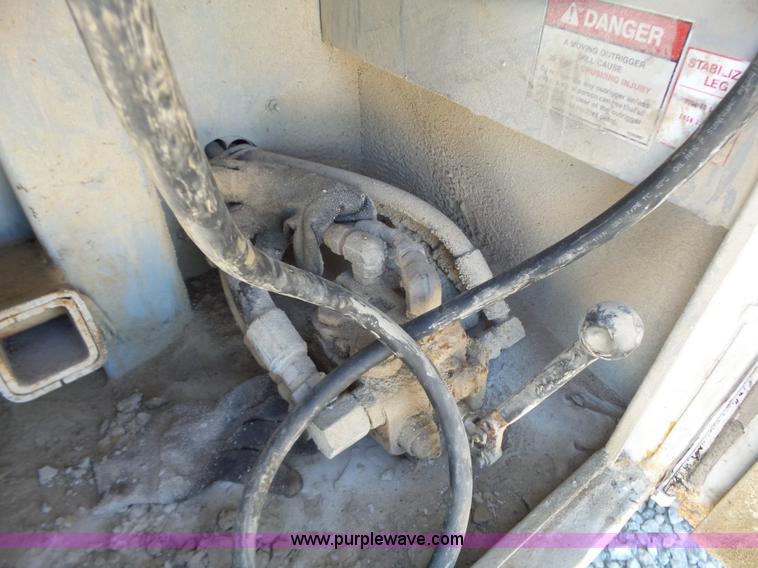 image for item L6352 2003 Ford F550 service truck with crane