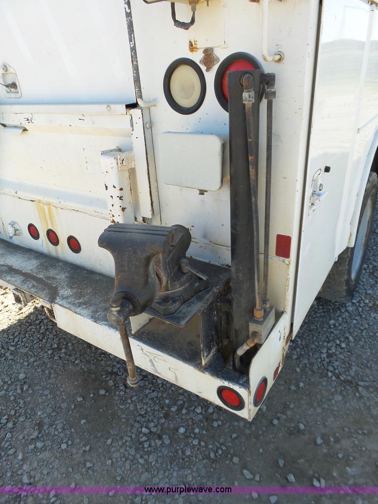 image for item L6352 2003 Ford F550 service truck with crane