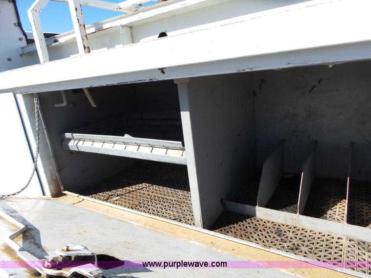 image for item L6352 2003 Ford F550 service truck with crane