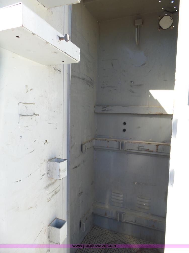 image for item L6352 2003 Ford F550 service truck with crane