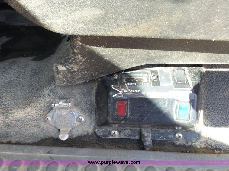 image for item L6352 2003 Ford F550 service truck with crane