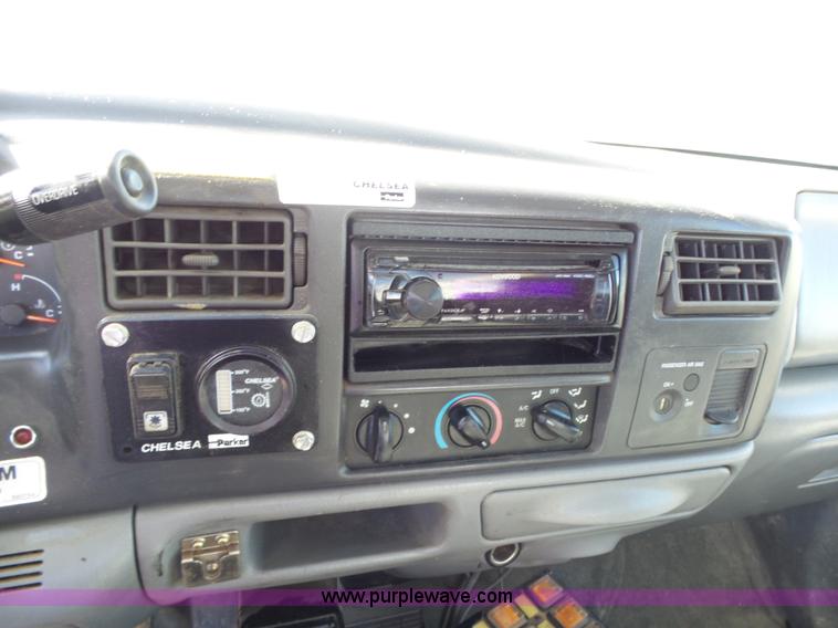 image for item L6352 2003 Ford F550 service truck with crane