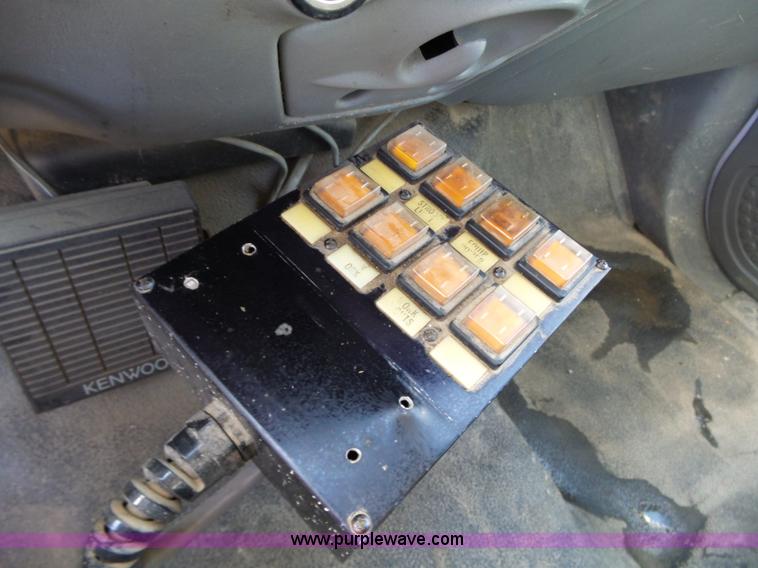 image for item L6352 2003 Ford F550 service truck with crane