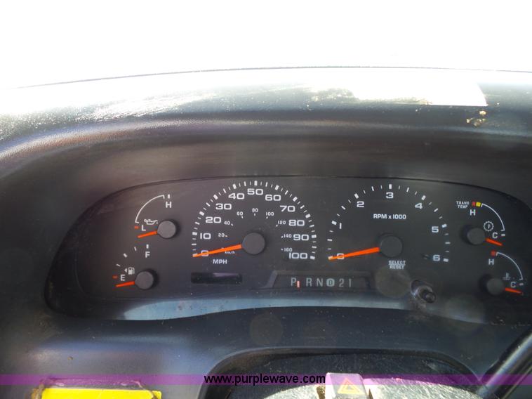 image for item L6352 2003 Ford F550 service truck with crane