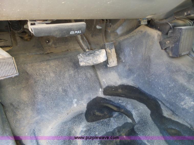 image for item L6352 2003 Ford F550 service truck with crane