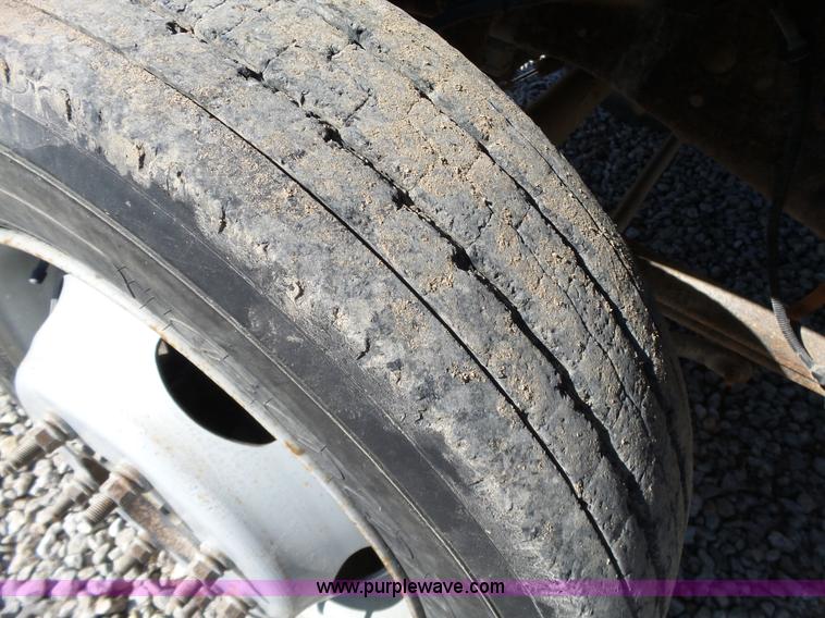 image for item L6352 2003 Ford F550 service truck with crane