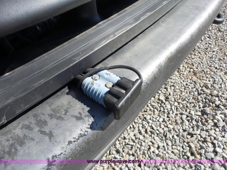 image for item L6352 2003 Ford F550 service truck with crane