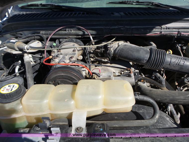 image for item L6352 2003 Ford F550 service truck with crane