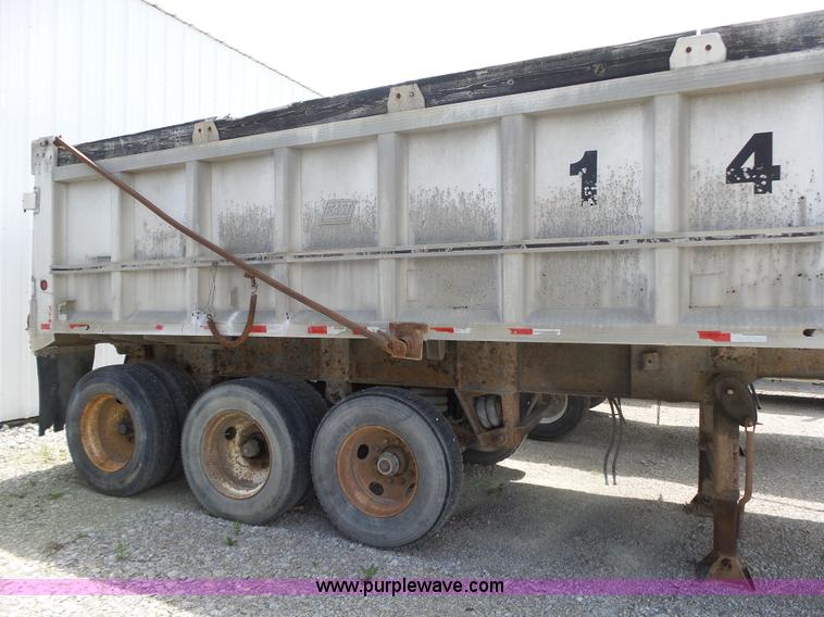 image for item L6353 1994 East end dump trailer
