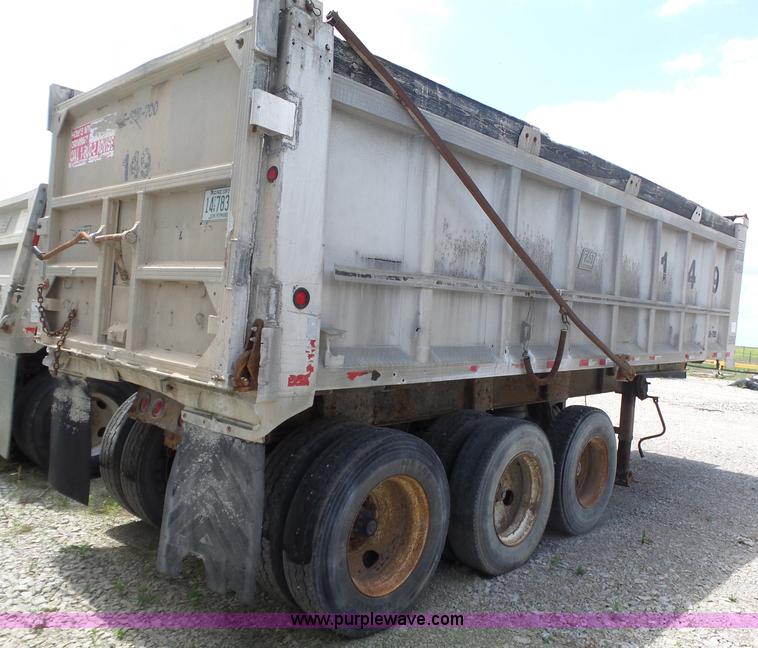 image for item L6353 1994 East end dump trailer