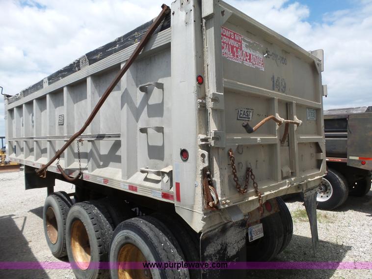 image for item L6353 1994 East end dump trailer