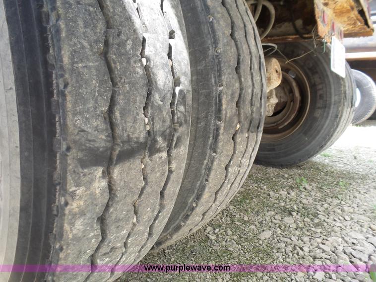 image for item L6353 1994 East end dump trailer