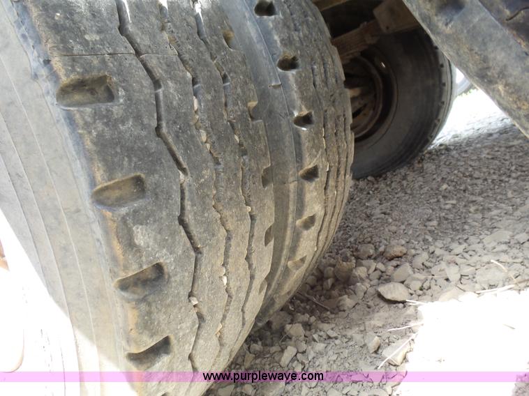 image for item L6353 1994 East end dump trailer