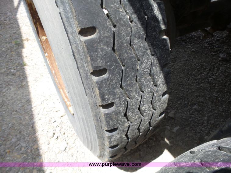 image for item L6353 1994 East end dump trailer