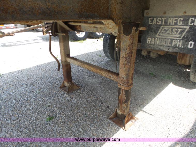 image for item L6353 1994 East end dump trailer