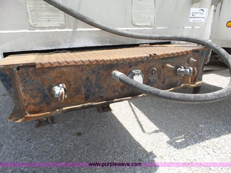 image for item L6353 1994 East end dump trailer