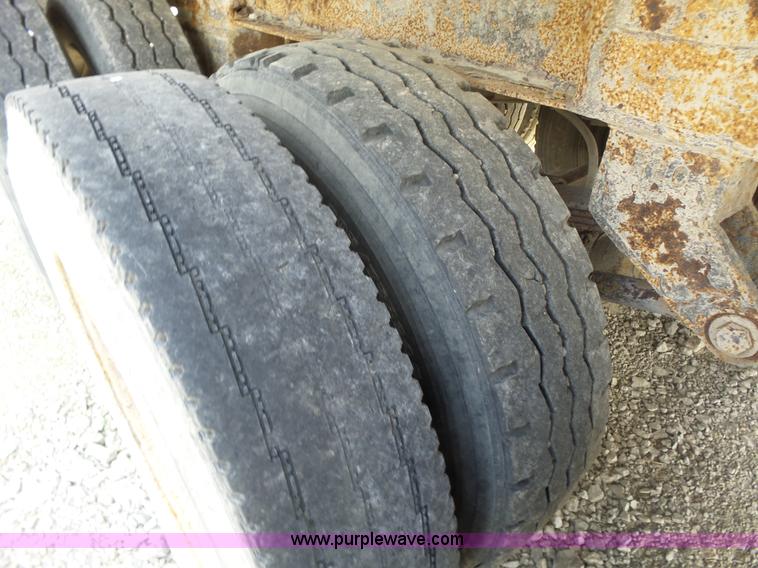 image for item L6353 1994 East end dump trailer