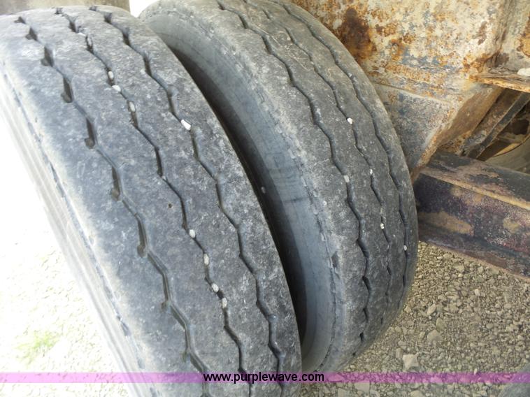 image for item L6353 1994 East end dump trailer