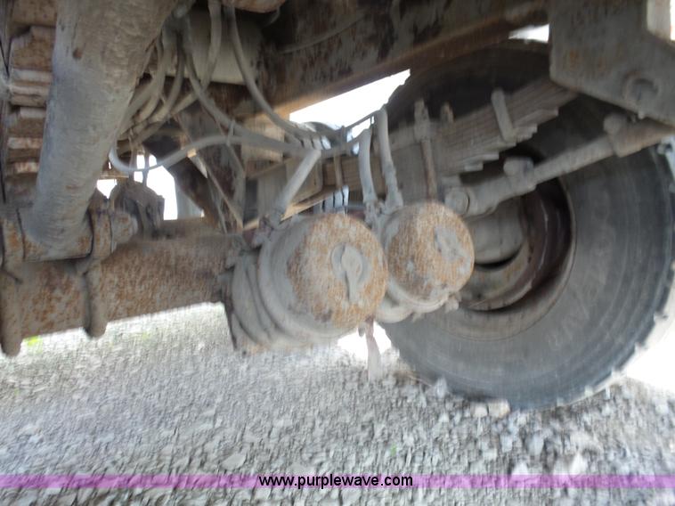 image for item L6353 1994 East end dump trailer