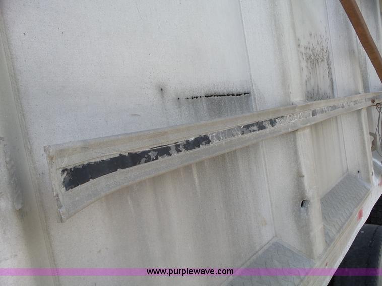 image for item L6353 1994 East end dump trailer