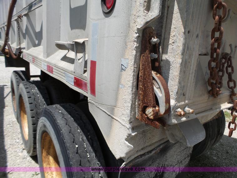 image for item L6353 1994 East end dump trailer