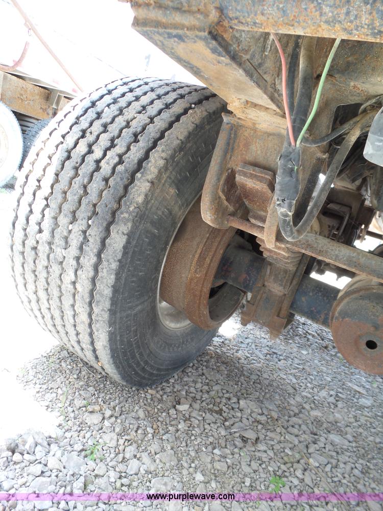 image for item L6354 1994 Clement 2AH1210L end dump trailer