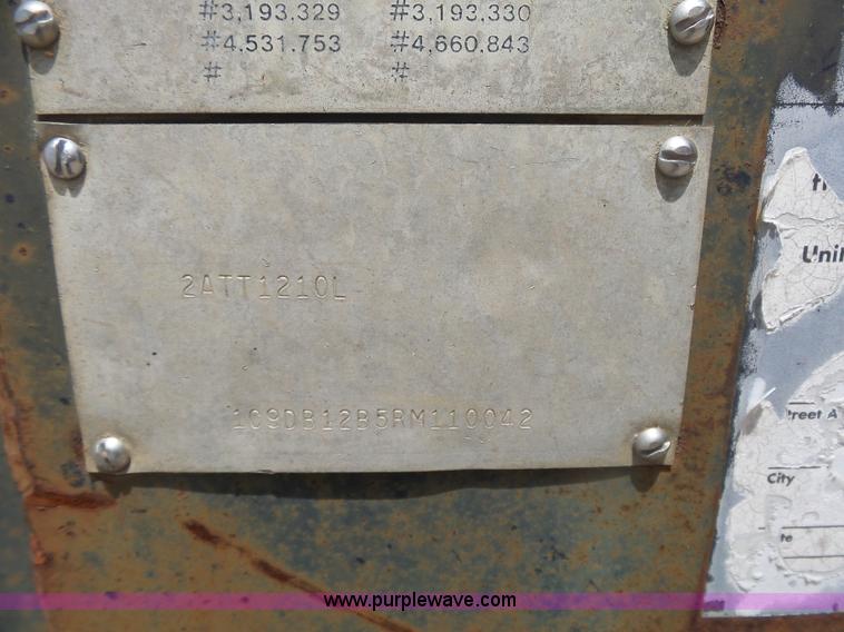 image for item L6354 1994 Clement 2AH1210L end dump trailer