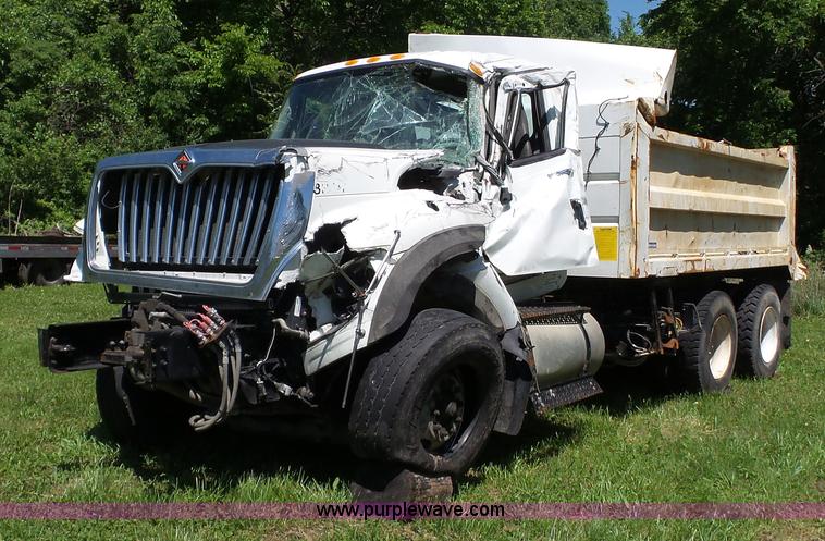 image for item L7004 2012 International Work Star 7500 dump truck