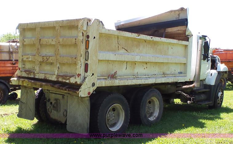 image for item L7004 2012 International Work Star 7500 dump truck