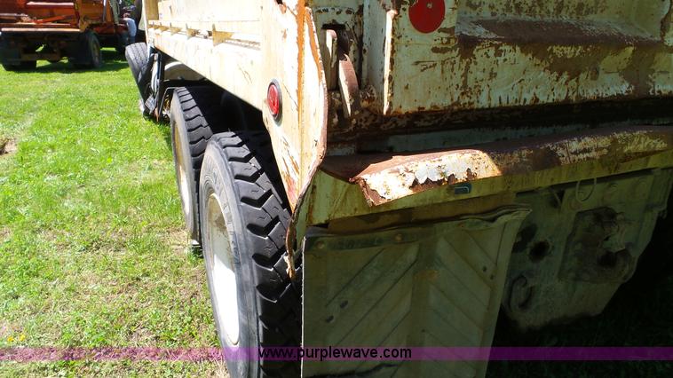 image for item L7004 2012 International Work Star 7500 dump truck