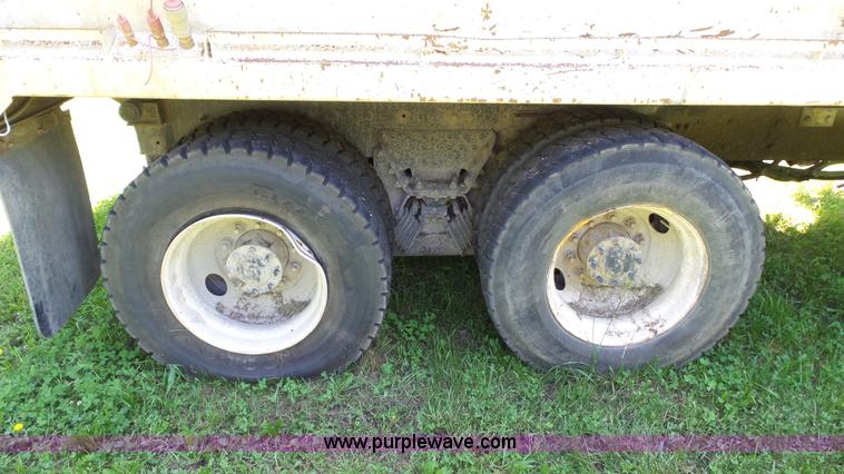 image for item L7004 2012 International Work Star 7500 dump truck