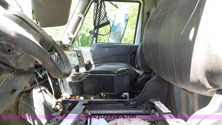 image for item L7004 2012 International Work Star 7500 dump truck