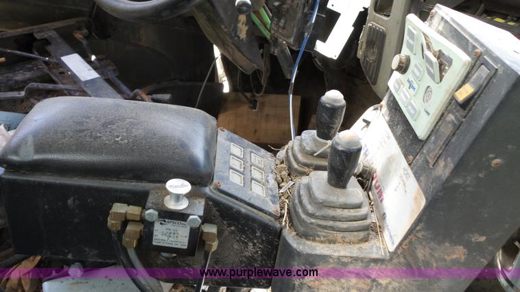 image for item L7004 2012 International Work Star 7500 dump truck