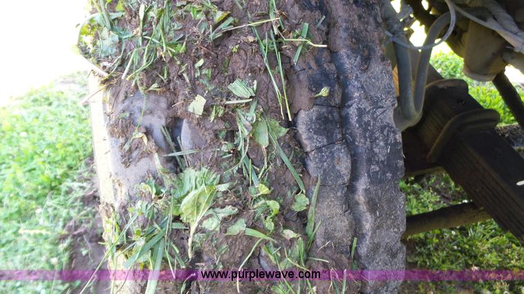 image for item L7016 2004 International 7600 truck chassis