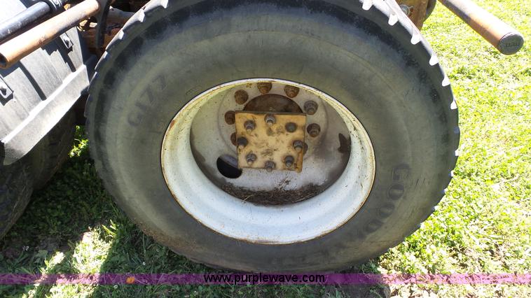 image for item L7016 2004 International 7600 truck chassis