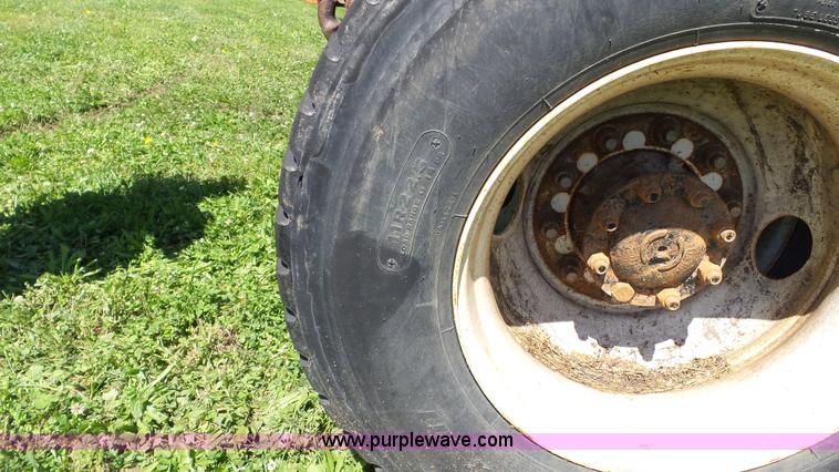 image for item L7016 2004 International 7600 truck chassis