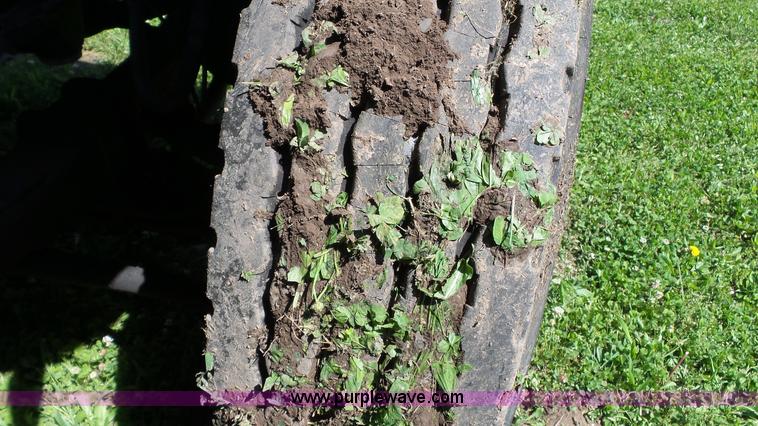 image for item L7016 2004 International 7600 truck chassis