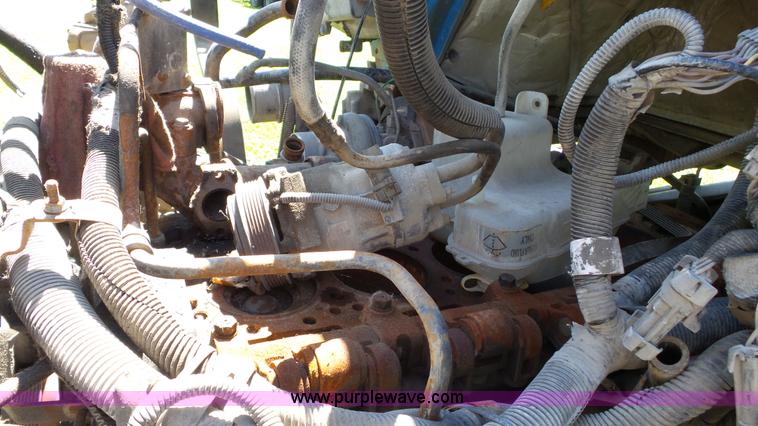 image for item L7016 2004 International 7600 truck chassis