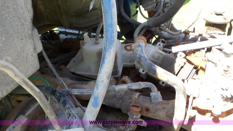 image for item L7016 2004 International 7600 truck chassis