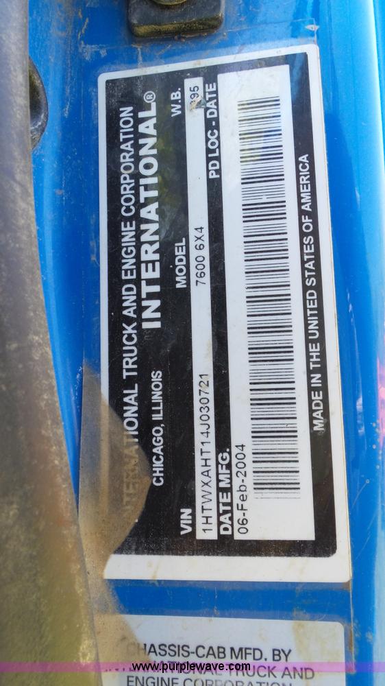 image for item L7016 2004 International 7600 truck chassis