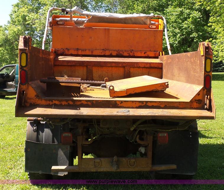 image for item L7017 1999 International 4900 dump truck