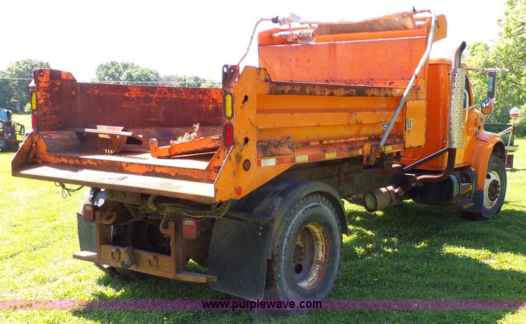 image for item L7017 1999 International 4900 dump truck