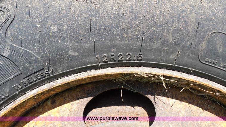 image for item L7017 1999 International 4900 dump truck